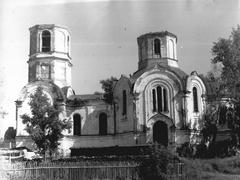 сброшены купола с церкви, ч/б фото