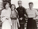 ссыльные на общем фото, четыре человека разного возраста