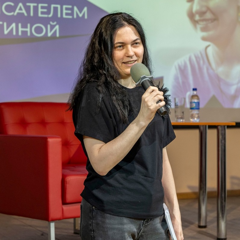 «Пальцы мои согревают ладошку мира»: творческая встреча с Марией Костиной