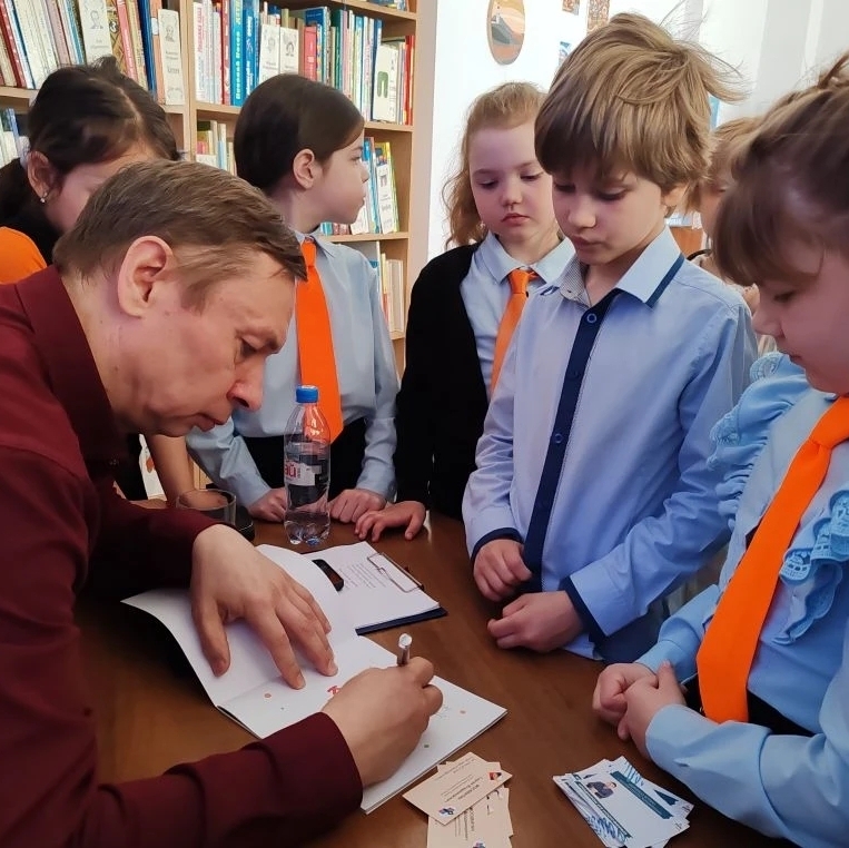 Маленькие читатели познакомились с поэтом Сергеем Москвитиным