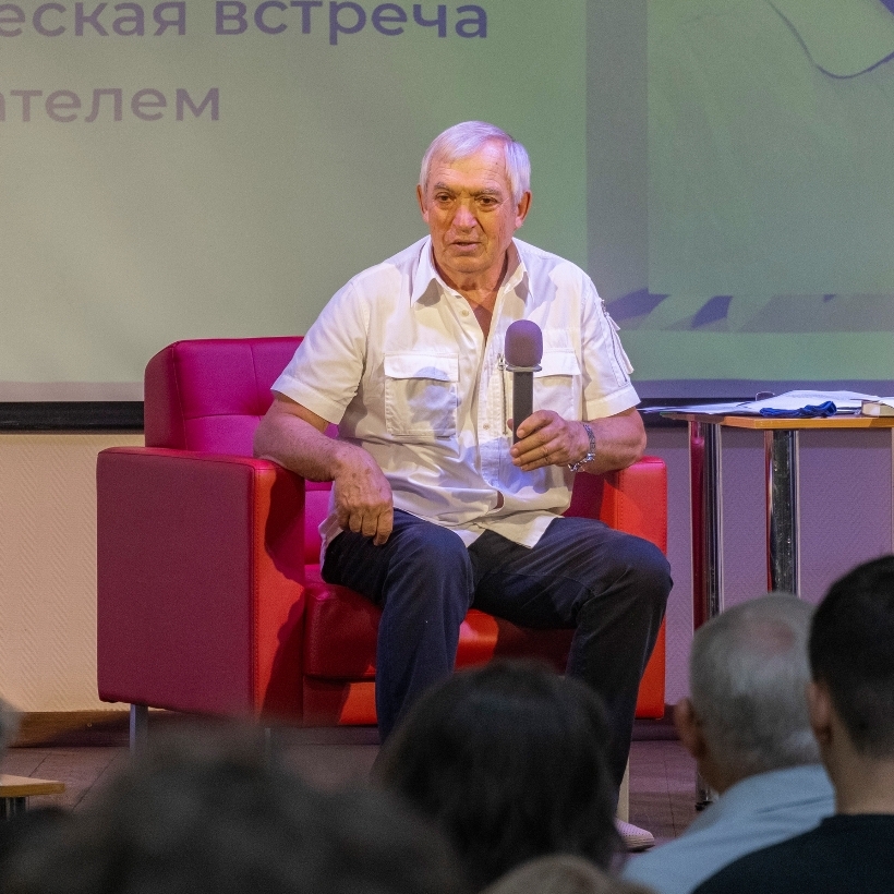 Виктор Сайдаков — прозаик, поэт, журналист и настоящий полковник